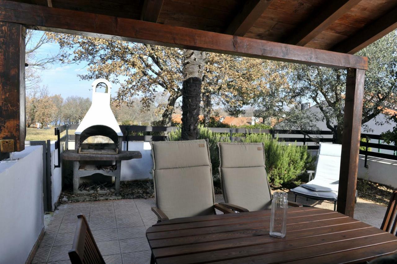 Holiday House Lena Porec Exterior photo